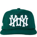 Boné oMA Studios NY NY Bones Verde e Branco