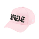 Boné Supreme x New Era Sharp Spellout Rosa Claro
