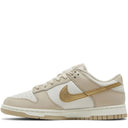 Tênis Nike Dunk Low Phantom Metallic Gold (Wmns)