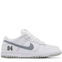 Tênis Supreme x Nike SB Dunk Low White Metallic Silver
