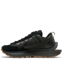Tênis Sacai x Nike Vaporwaffle Black Gum