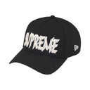 Boné Supreme x New Era Sharp Spellout Preto