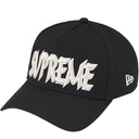 Boné Supreme x New Era Sharp Spellout Preto